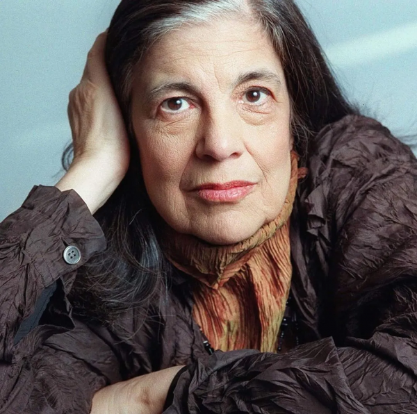 誰說女知識分子不時髦?會寫字的女人,穿得好更好看 誰說女知識分子不時髦?會寫字的女人,穿得好更好看