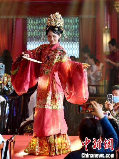 驚豔!穿漢服的小姐姐、小哥哥真是太養眼了 驚豔!穿漢服的小姐姐、小哥哥真是太養眼了