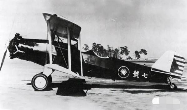 轟炸紅軍的蔣軍主力飛機，道格拉斯O-2MC雙翼偵察機