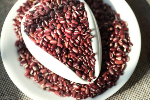 冬季女性多吃：豬肝，牛肉，紅豆，南瓜，花生補氣補血養生美容