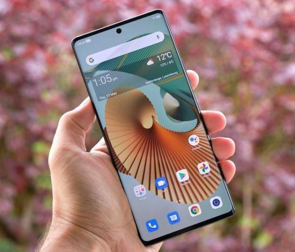 釋出不到十個月下跌1420元，256GB&plus;66W，高階曲面屏旗艦加速退場