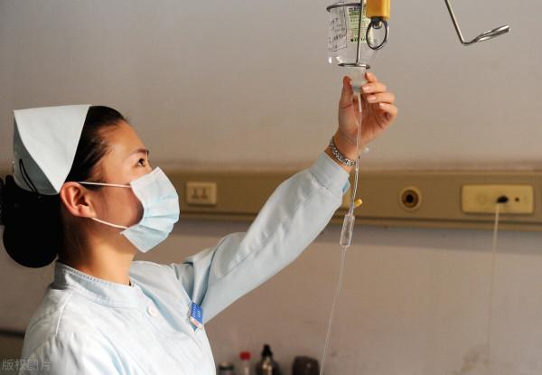 輸液進空氣,血管被栓塞?這三種情況下要注意,空氣栓塞很危險 輸液進空氣,血管被栓塞?這三種情況下要注意,空氣栓塞很危險