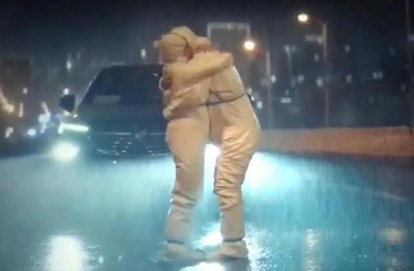 2021最催淚最溫情的電影沒有之一—《穿過寒冬擁抱你》 2021最催淚最溫情的電影沒有之一—《穿過寒冬擁抱你》