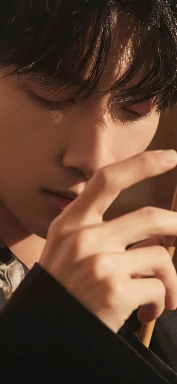 羅雲熙明星桌布：你的眼神在溫柔些，月亮會融化，我也會