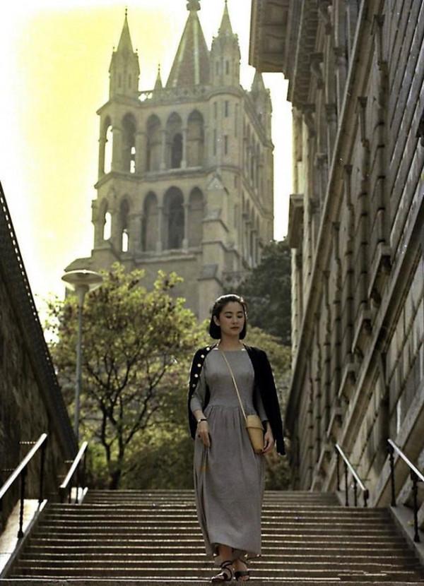 看了林青霞早年造型:哪怕再過20年,我們可能都不如她潮 看了林青霞早年造型:哪怕再過20年,我們可能都不如她潮