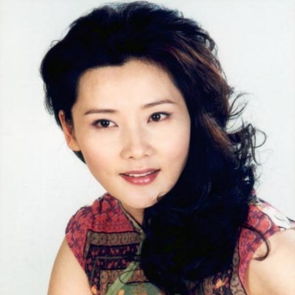 何賽飛：曾對機場工作人員發火，喝多了連導演都罵，為何卻沒涼涼