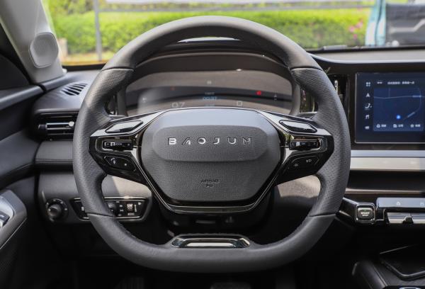 7.98萬起，後排放倒形成“雙人床”，寶駿這款旅行車真香嗎？