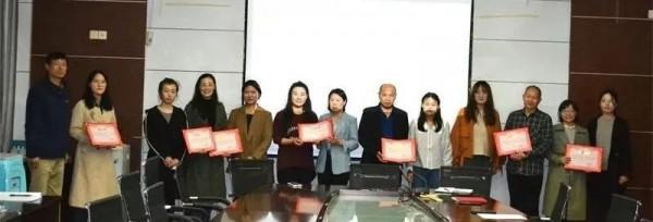 青藍結對共育桃李 師徒同行共築未來 | 棠張中學舉行新老教師結對幫扶儀式 青藍結對共育桃李 師徒同行共築未來 | 棠張中學舉行新老教師結對幫扶儀式