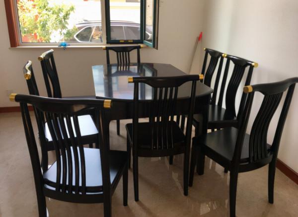 明亮整潔的空間裡,輕鬆地將中式韻味展現出來 明亮整潔的空間裡,輕鬆地將中式韻味展現出來