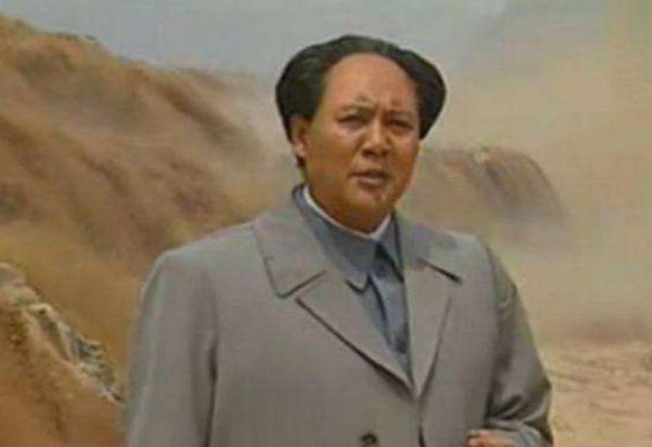 古月因與毛主席太像，被葉劍英紅筆圈定，李訥見到他止不住流淚