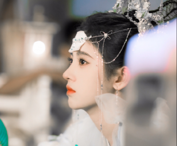 《慕南枝》的服化道不走“敷衍風”，鞠婧禕的造型說是真驚豔