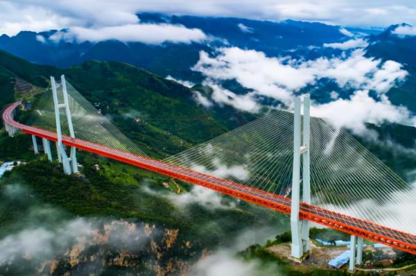 足足200層樓高?中國建世界第1高橋,開車就像在雲端開飛機 足足200層樓高?中國建世界第1高橋,開車就像在雲端開飛機