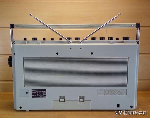 非常漂亮的懷舊經典音響,立體聲收音機錄音機,很酷的木質外觀 非常漂亮的懷舊經典音響,立體聲收音機錄音機,很酷的木質外觀