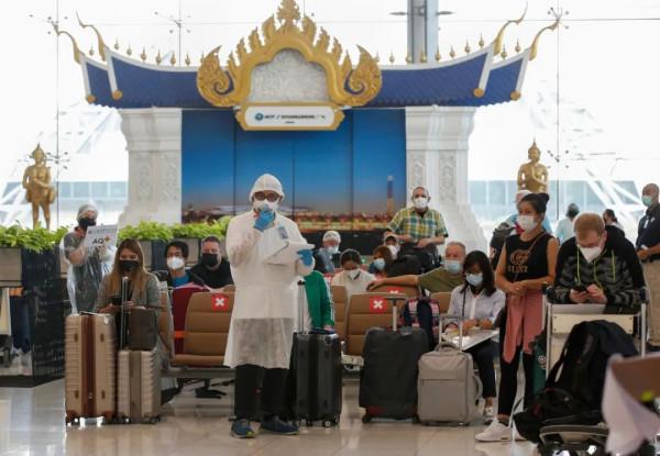 全球新冠死亡人數破500萬之際，這些國家卻切換了防疫模式