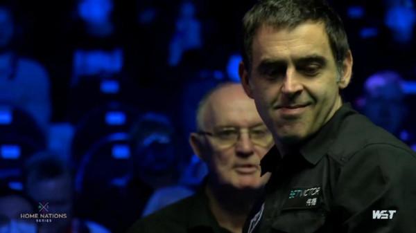 冠軍聯賽賽果播報，梁文博小組頭名晉級，賽後採訪恐喚醒丁俊暉