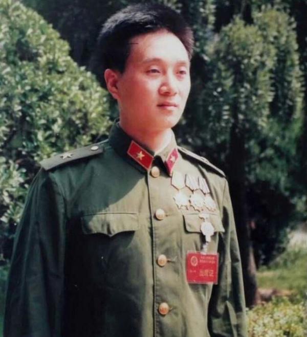 戰鬥英雄唐立忠:入伍52天參戰,炸燬越軍3個暗堡殲敵9人,一等功 戰鬥英雄唐立忠:入伍52天參戰,炸燬越軍3個暗堡殲敵9人,一等功