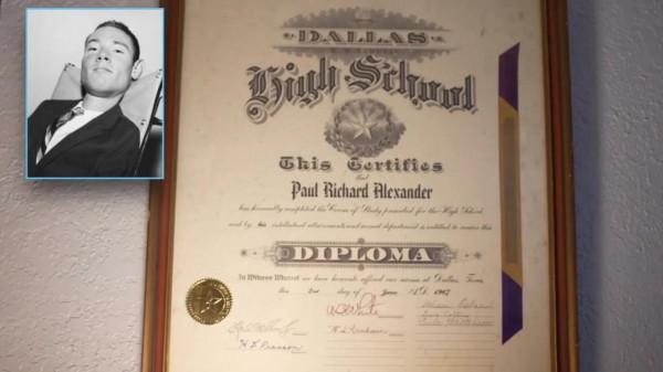 為了活命，男人在鐵桶中一躺就是70年，一生從未離開過鐵桶