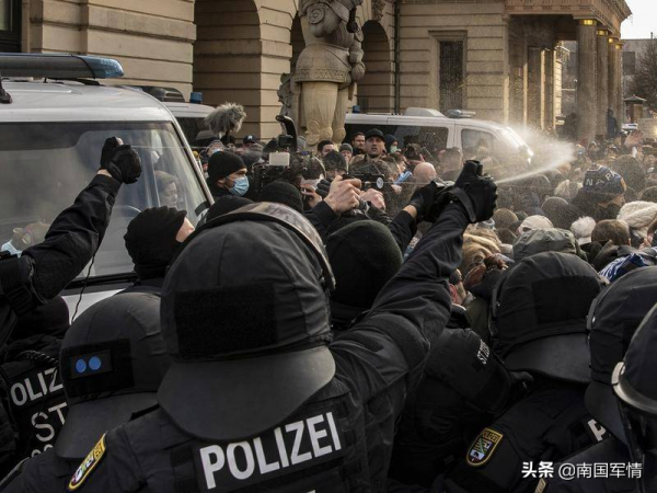 德國打起來了！“起義軍”聯手反防疫分子 向德警察封鎖線發起衝鋒