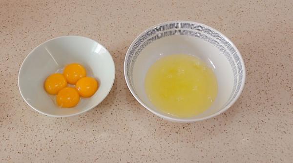 做蛋糕,別隻會用烤箱,家裡有電飯鍋就能做,不會糊鍋也不粘底 做蛋糕,別隻會用烤箱,家裡有電飯鍋就能做,不會糊鍋也不粘底