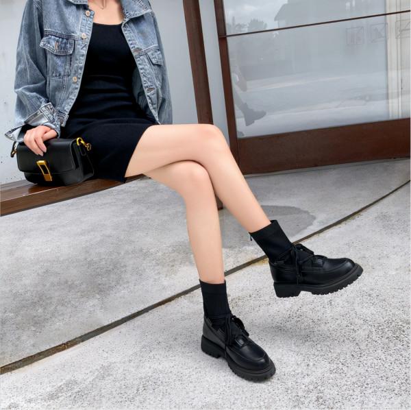 圓頭拼接襪靴的四款秋冬穿搭，誰看了不說一句絕