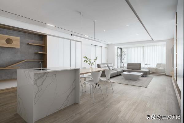 一進他家，彷彿世界都安靜了下來，全屋沒有一絲俗氣，太有品味了