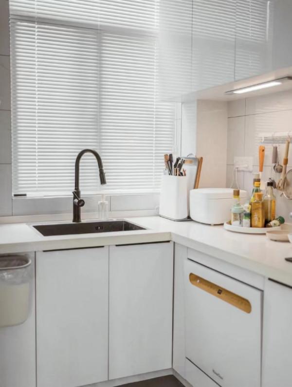 去過他家後,才明白什麼叫大氣,用簡單的顏色搭配出彩的家 去過他家後,才明白什麼叫大氣,用簡單的顏色搭配出彩的家