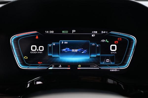 軸距2.82米，配2.0T發動機！16.58萬的比亞迪唐表現如何