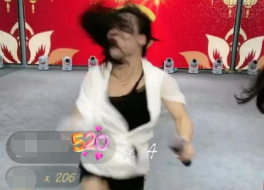 被馬洪濤要求當場卸妝,遭二驢拳打腳踢的張開鳳,到底是男是女? 被馬洪濤要求當場卸妝,遭二驢拳打腳踢的張開鳳,到底是男是女?