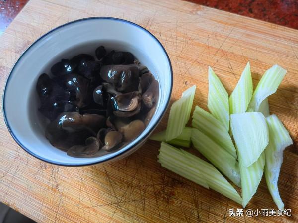 給中老年人的建議，冬天少吃肉多吃它，5塊炒一盤，營養又美味