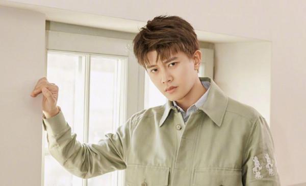 演員任嘉倫拍戲疑穿“假腹肌”,胸肌矽膠感明顯,遭群嘲不敬業 演員任嘉倫拍戲疑穿“假腹肌”,胸肌矽膠感明顯,遭群嘲不敬業