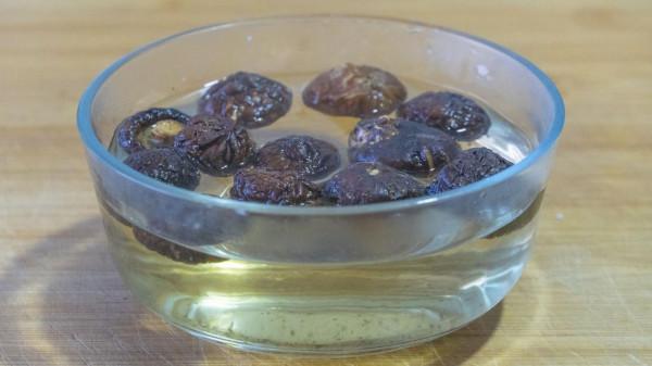 冬天早餐就要這樣做，蒸一蒸，捲一捲，軟糯又鹹香，孩子搶著吃