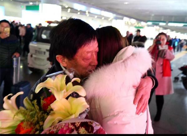 母親改嫁、父親入獄,6歲的她靠吃垃圾為生!30年後終於回家 母親改嫁、父親入獄,6歲的她靠吃垃圾為生!30年後終於回家