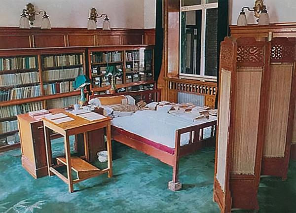 74年岑雲端時隔8年與毛主席相見，毛主席起身：廣西女兒來看我了