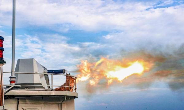 直擊北部戰區海軍某驅逐艦支隊宜昌艦海上實射多型武器