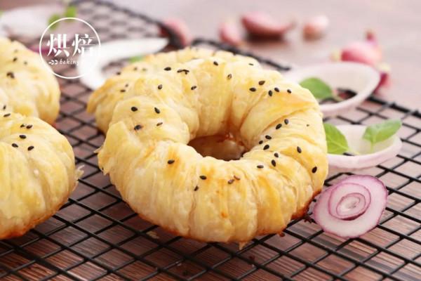 突發奇想的創意年菜 手抓餅洋蔥酥 試做了一次 一口爆汁 全家都愛