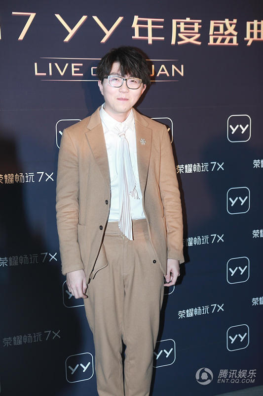 明明是大高個，卻被誤會成矮個的8個男星，一個比一個讓人意外