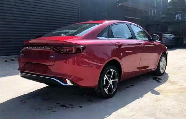 吉利全新帝豪L實拍，軸距2.7米，搭載1.4T動力，外觀很霸氣