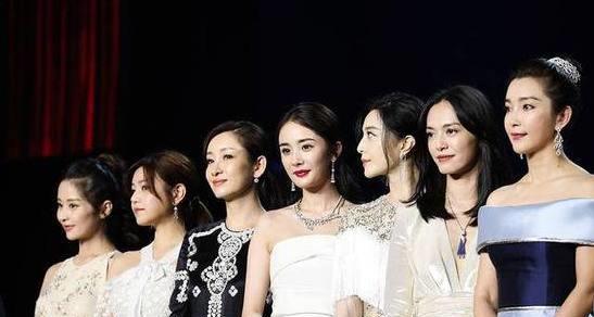 一場芭莎晚宴八位明星遭遇尷尬,暴露娛樂圈三大真實現狀 一場芭莎晚宴八位明星遭遇尷尬,暴露娛樂圈三大真實現狀