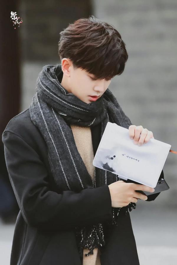 任嘉倫男友系穿搭