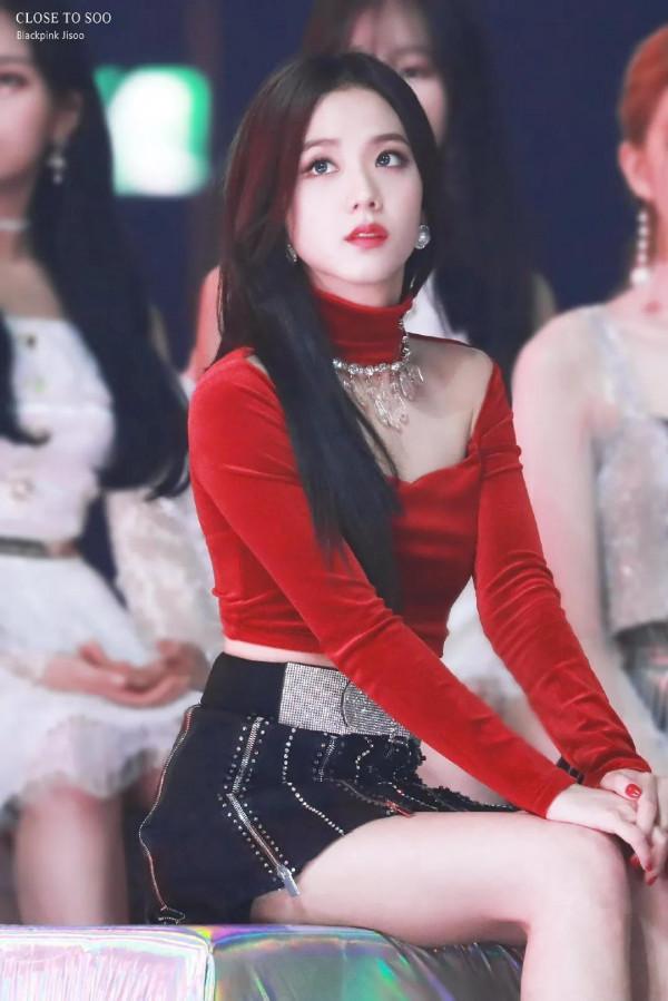 金智秀紅衣，只能說門面就是門面