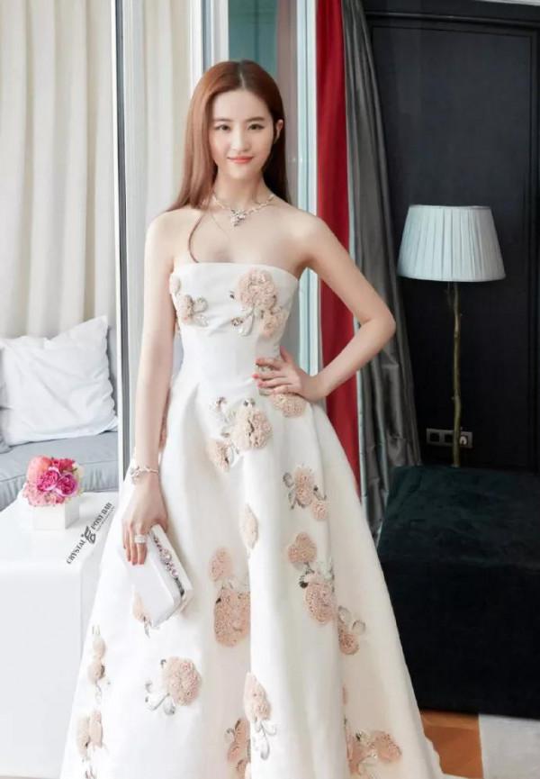 她像天上的仙女 劉亦菲