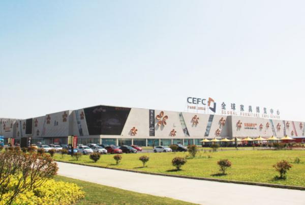 江蘇城市裡停著一輛大飛機，是幹什麼用的呢？能不能起飛呢？