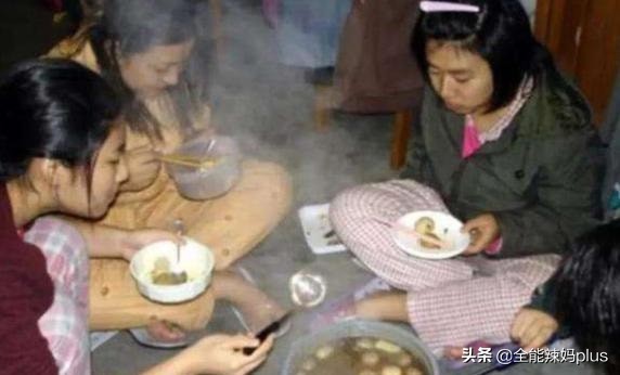 老師突查宿舍&OpenCurlyDoubleQuote;違禁品&rdquo;：女寢讓人眼花繚亂，男寢喜好出奇一致