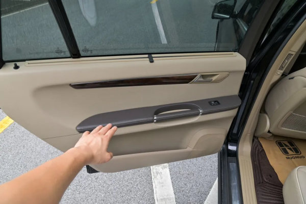 6缸6座的賓士R350L,輕鬆勝任多人出行 6缸6座的賓士R350L,輕鬆勝任多人出行