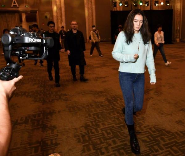 鞏俐、湯唯北影節狀態大比拼！前者棕色挑染好酷，後者凍齡且精緻