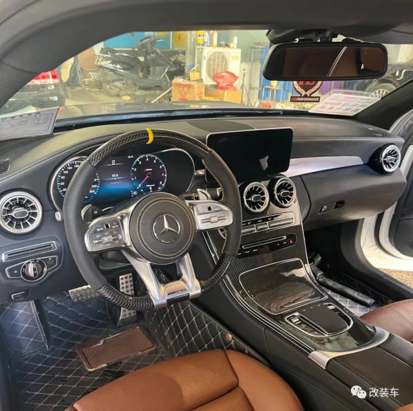 趕在過年前換賓士C Coupe，加班加點割完寬體快樂過新年