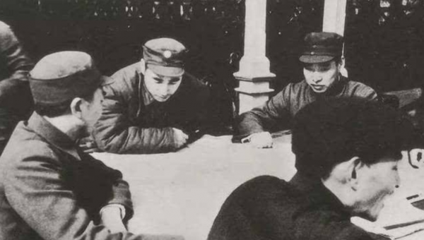 羅榮桓逝世，林彪帶病出席追悼會，揮筆寫下4字悼文，讓人動容