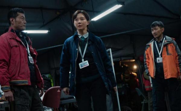 單日票房冠軍!44歲陳數“毀臉式”演技出圈,這個女人有多狠? 單日票房冠軍!44歲陳數“毀臉式”演技出圈,這個女人有多狠?