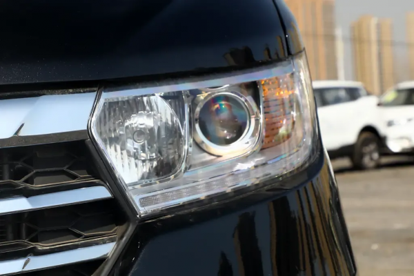 軸距2810mm，配1&period;5T發動機，可迸發150匹，瑞風M3實力如何？