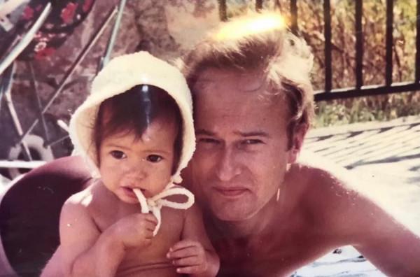 38歲政界王子娶日本第一美人,因首相選舉只得一票,急於變老 38歲政界王子娶日本第一美人,因首相選舉只得一票,急於變老